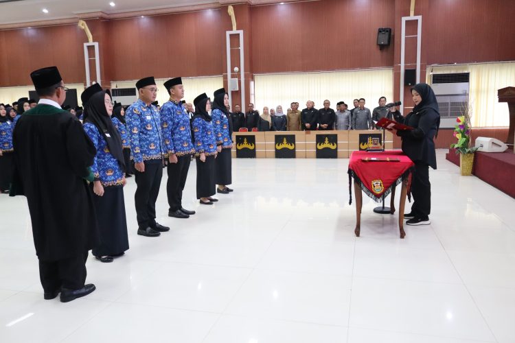 Walikota Bandar Lampung Hj. Eva Dwiana Serahkan SK Pengangkatan PPPK Tahap I