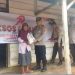 Dari Rumah ke Rumah, Kapolsek Bersama Personel Salurkan Paket Sembako di Gunung Labuhan