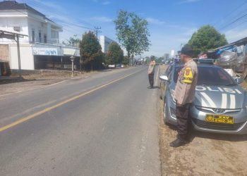 Polsek Blambangan Umpu Gelar Patroli Siang di Jalinsum Bumi Ratu.
