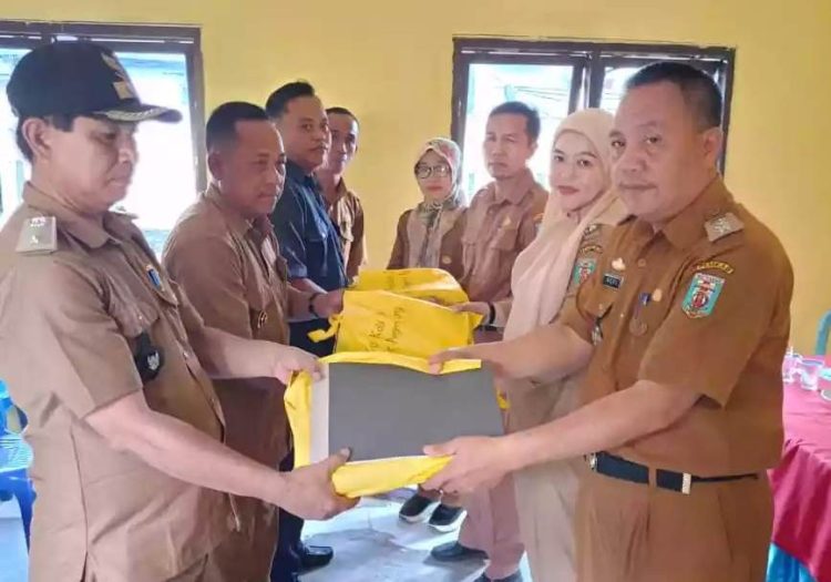 BAPENDA Way Kanan Serahkan DHKP dan SPPT PBB 2025 SE Kecamatan Negeri Agung