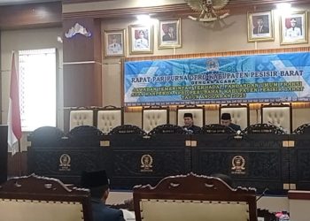 Wakil Bupati Pesisir Barat Sampaikan Jawaban Pandangan Fraksi PKB Terkait Pergantian Jabatan Kepala Sekolah