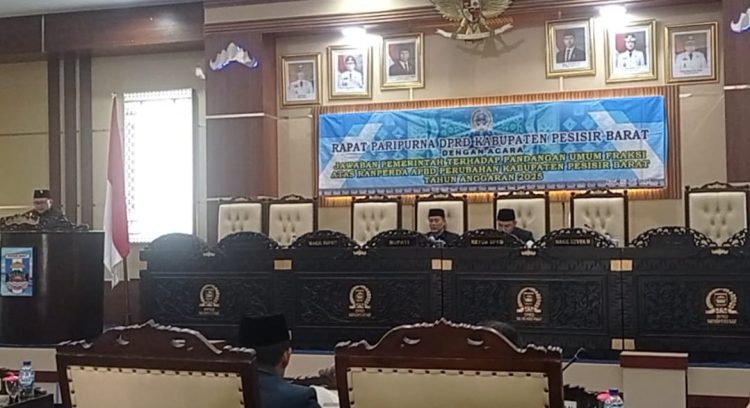 Wakil Bupati Pesisir Barat Sampaikan Jawaban Pandangan Fraksi PKB Terkait Pergantian Jabatan Kepala Sekolah
