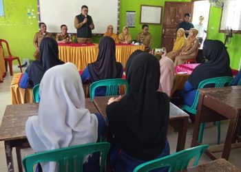 Sekda Way Kanan Machiavelli, Tinjau Kegiatan Cek Kesehatan Gratis di SMPN 1 Blambangan Umpu