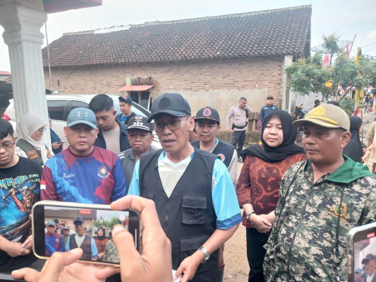 Pemerintah Kota Salurkan Uang tunai bagi Korban Banjir dan Tanah Longsor