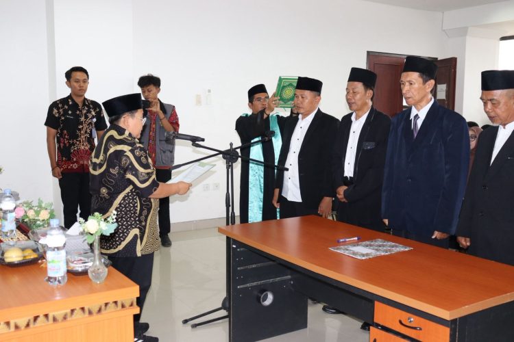 Wakil Bupati Pesisir Barat Irawan Topani Kukuhkan Pengurus Baznas