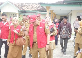 Ketua PMI Lampung Timur Salurkan Bantuan Sembako di Way Bungur