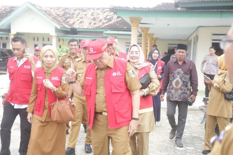 Ketua PMI Lampung Timur Salurkan Bantuan Sembako di Way Bungur