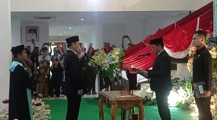 Bupati Dedi Irawan Lantik Tedi Zadmiko Sebagai Sekretaris Daerah Pesisir Barat