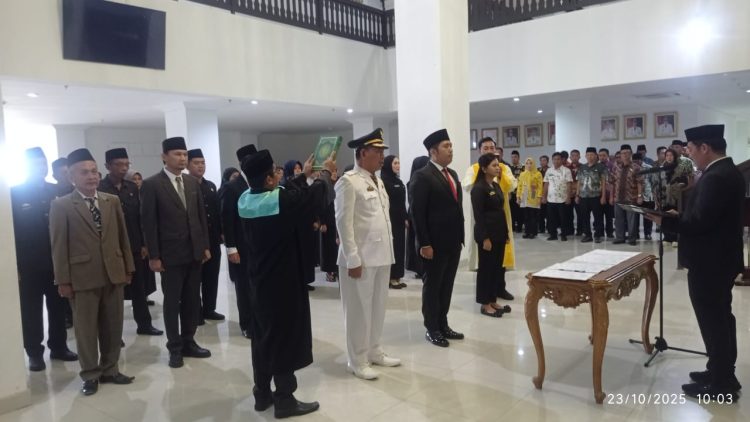 Bupati Pesisir Barat Lantik 21 Pejabat Administrator dan Pengawasan di Lingkungan Pemkab Pesisir Barat