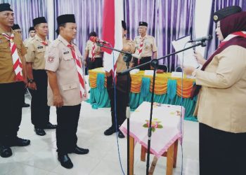Umi Laila Lantik Pengurus Gerakan Pramuka Kwarran Pardasuka