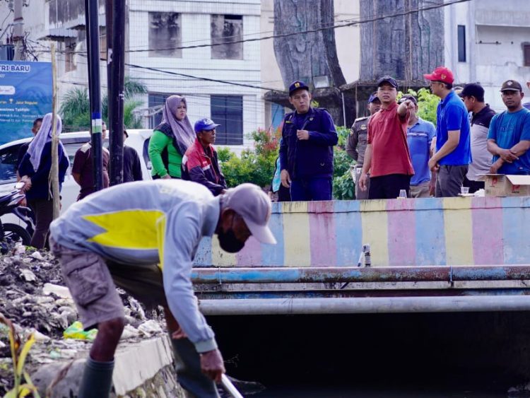 Percantik Kabupaten Pringsewu, Bupati dan Wakil Bupati Tinjau Gotong Royong Masyarakat
