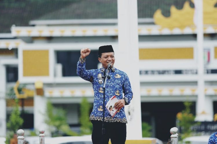 Apel Perdana 2026, Bupati Pringsewu Serahkan SK PPPK Paruh Waktu 