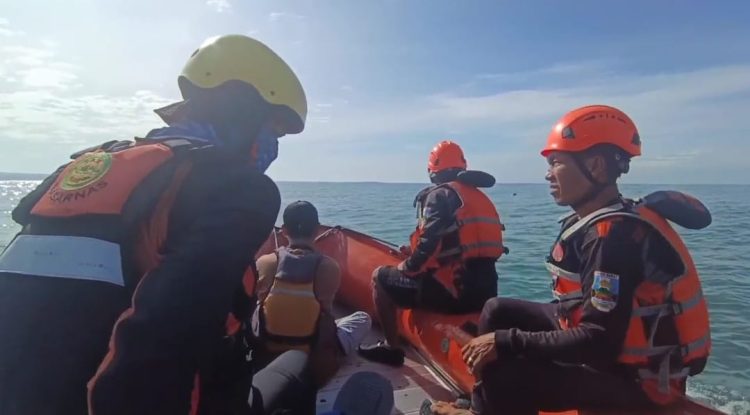 ‎Pencarian Wisatawan Tenggelam di Pantai Mandiri Sejati Pesisir Barat Belum Membuahkan Hasil 