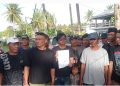 Tongkang Bermuatan Kayu, Kandas di Pantai Tanjung Setia, Nelayan Tuntut Ganti Rugi 