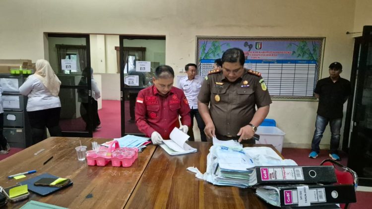 Kejari Geledah Kantor Bapenda, Terkait Pengadaan Jasa Konsultan Tahun 2021-2022