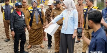Bupati dan Wakil Bupati Pringsewu Dampingi Wakil Gubenur Lampung Tinjau Perbaikan Jalan di Ambarawa