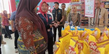 Wakil Bupati Pringsewu Pantau Harga Kebutuhan Pokok di Dua Retail Modern 
