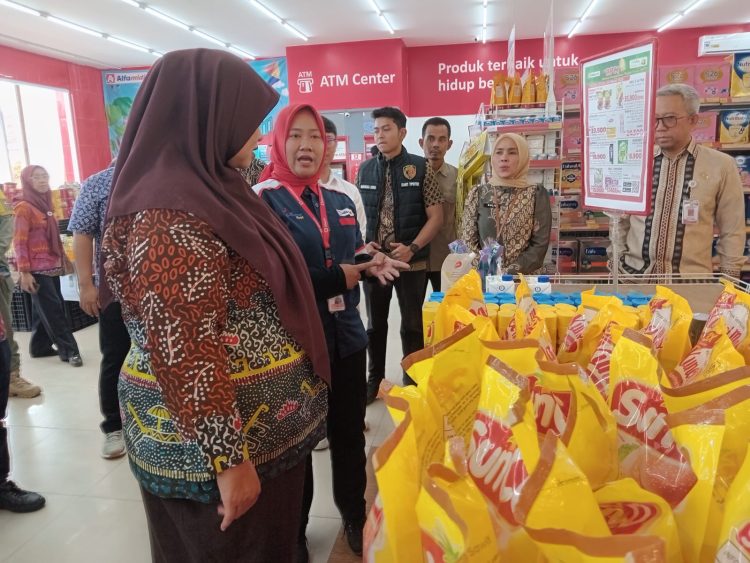 Wakil Bupati Pringsewu Pantau Harga Kebutuhan Pokok di Dua Retail Modern