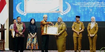 Dukung Pembentukan Posbankum Desa, Bupati Pringsewu Diganjar Penghargaan Oleh Menkum RI