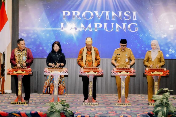 Gubernur Lampung Rahmat Mirzani Djausal Dampingi Menteri Hukum Supratman Andi Agtas Meresmikan Pos Bantuan Hukum Desa Dan Kelurahan Se-Provinsi Lampung