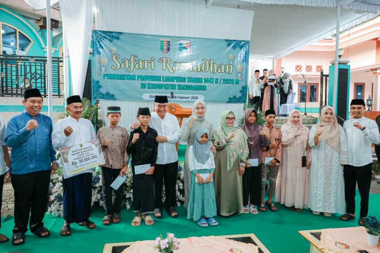 Wagub Jihan Nurlela Buka Bazar Pasar Murah Dan Salurkan Bantuan Kepada Masyarakat Dalam Rangkaian Safari Ramadan Di Kecamatan Gisting, Tanggamus