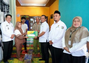 Bupati Pringsewu Santuni Keluarga Pekerja Migran Yang Meninggal Dunia di Malaysia 