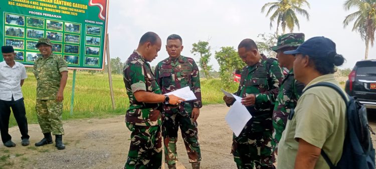 Infantri Sambas Irjen AD Mabes, Kolonel Infantri Wira Kodam 21 Raden Intan Tinjau Jembatan Gantung Garuda Yang Menghubungkan Pekon Yogyakarta – Sukoharjo 4