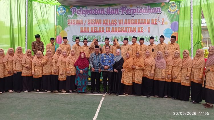 Bupati Pesisir Barat Dedi Irawan, Hadiri Pelepasan Siswa- Siswi SD dan SMP IT Mahdhuri Diniyah 3