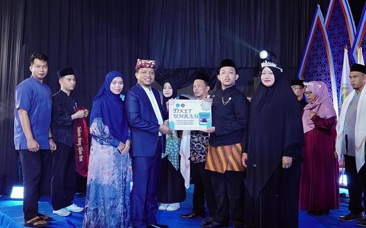 Tangis Haru Warnai Haflatut Takhrij IMBOS, Hafizh 30 Juz Terima Hadiah Umroh dari Bupati Pringsewu