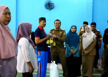 Bupati Pringsewu Serahkan Bantuan Pangan Pemerintah Tahun 2026 di Pekon Banyumas