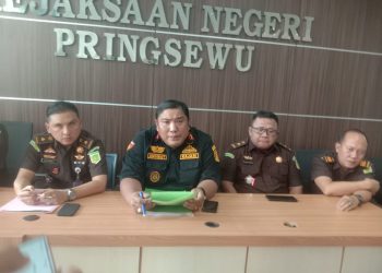 Kejari Pringsewu Tahan Dua Tersangka Dugaan Korupsi Pendataan PBB, Negara Rugi Rp1,1 Miliar