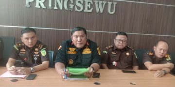Kejari Pringsewu Tahan Dua Tersangka Dugaan Korupsi Pendataan PBB, Negara Rugi Rp1,1 Miliar