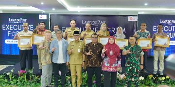 Bupati Pringsewu Hadiri Forum III Lampung 2026 dan Terima Penghargaan Kategori Terbaik Percepatan Pembentukan KDKMP