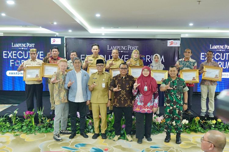 Bupati Pringsewu Hadiri Forum III Lampung 2026 dan Terima Penghargaan Kategori Terbaik Percepatan Pembentukan KDKMP