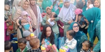 Ketua TP PKK Lamsel Zita Anjani Sambangi Anak Berisiko Stunting di Kecamatan Sidomulyo