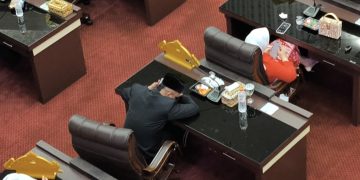 Anggota DPRD Pringsewu Terlihat Tidur dan Sibuk Main HP Saat Pidato Presiden Berlangsung