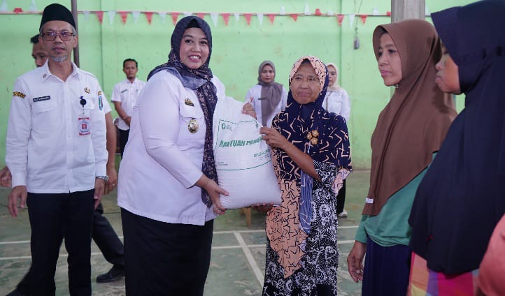 Pemkab Pringsewu Salurkan Bantuan 21,63 Ton Beras Kepada Masyarakat Banyuwangi