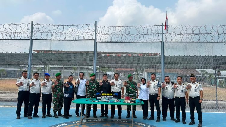 Lapas Way Kanan Lakukan Razia Gabungan dan Tes Urine Bagi Petugas dan Warga Binaan Lapas Way Kanan