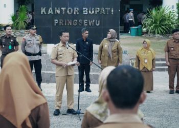 Bupati Pringsewu Lepas Pendistribusian Logistik Pemilihan Kapekon Serentak 